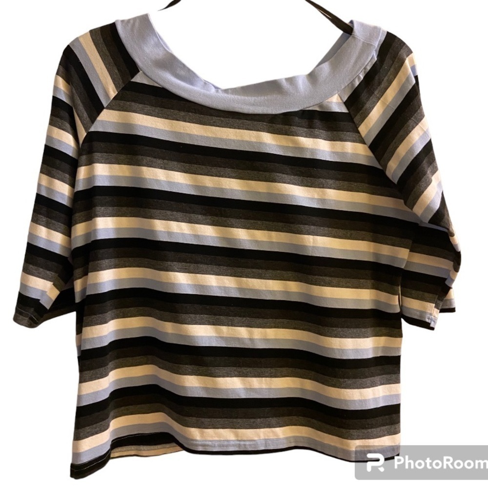 3 for $15 💜 Zoey Beth Plus 3X Striped Crop Top With Scoop Neck